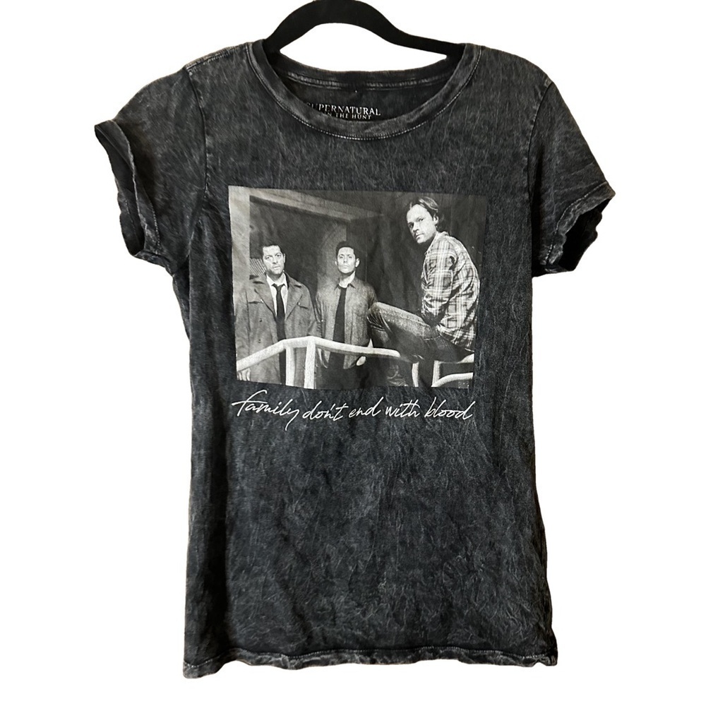 Hot Topic Supernatural Family Blood Acid Wash Girls 2XL SS T-Shirt Women’s S-M - Picture 3 of 10